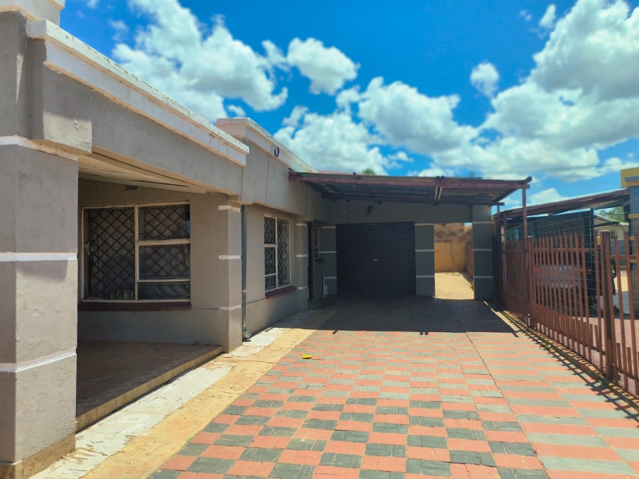 To Let 3 Bedroom Property for Rent in Jouberton North West